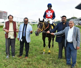 Lakshman Chaudhary, trainer Anant Vatsalya leading in Reigning Queen (Ajeet Kumar up), winner of Hallmark Plate at Hyderabad on Monday.